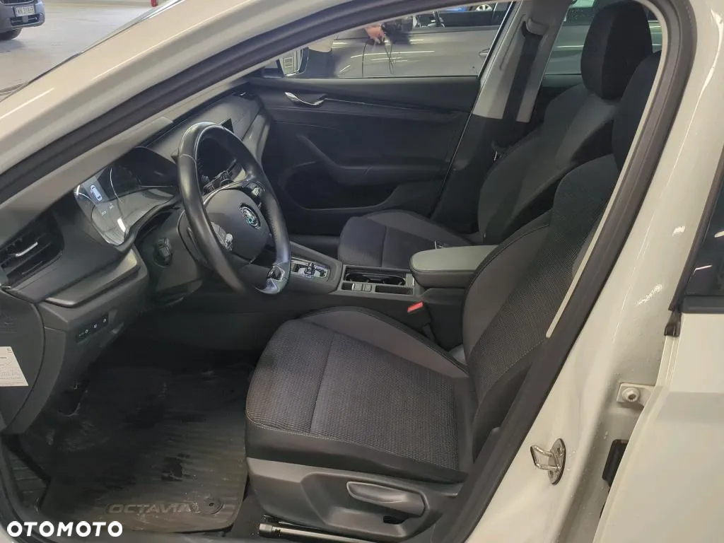 Skoda Octavia 2.0 TDI Ambition DSG - 8