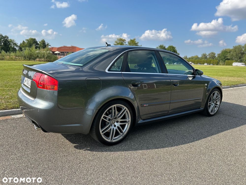 Audi RS4 Limousine - 4