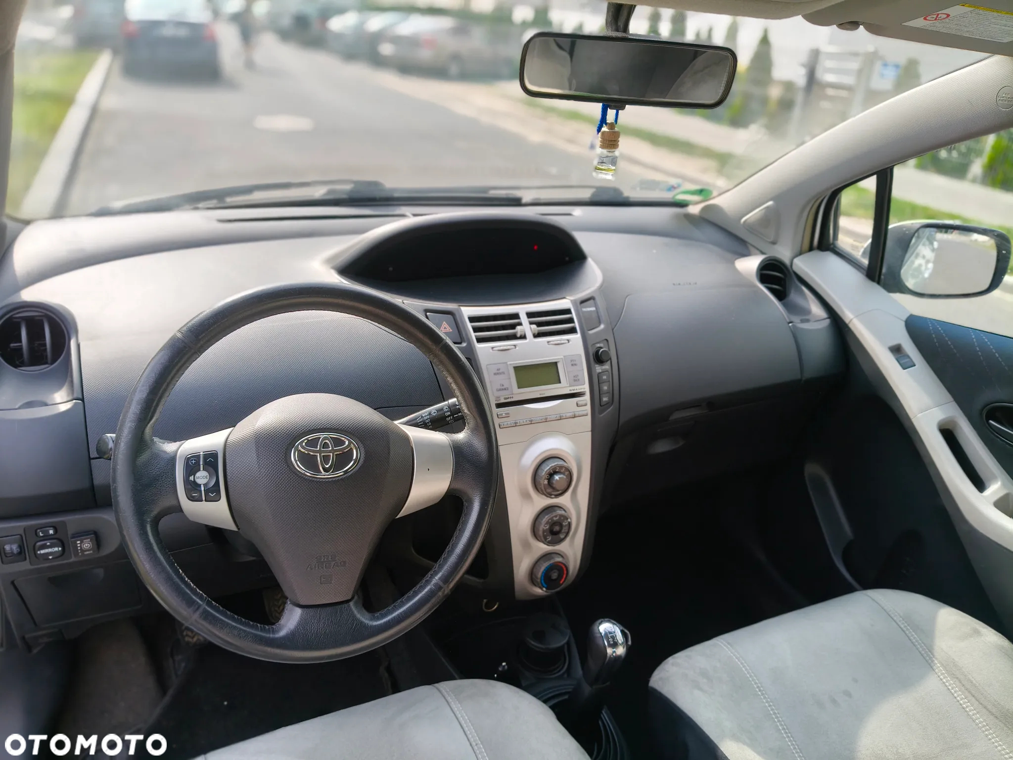 Toyota Yaris 1.3 Terra - 12