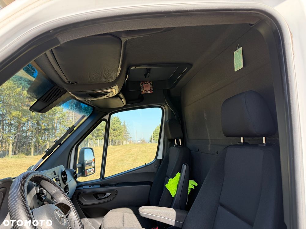 Mercedes-Benz Sprinter - 11