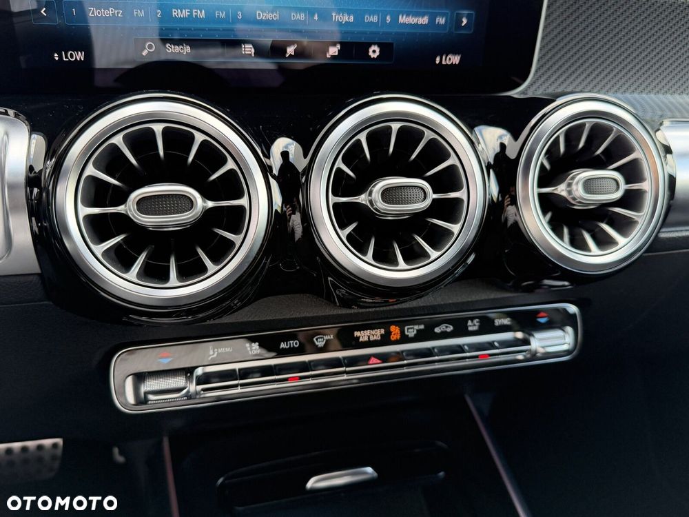 Mercedes-Benz GLB 200 AMG Line 7G-DCT - 38