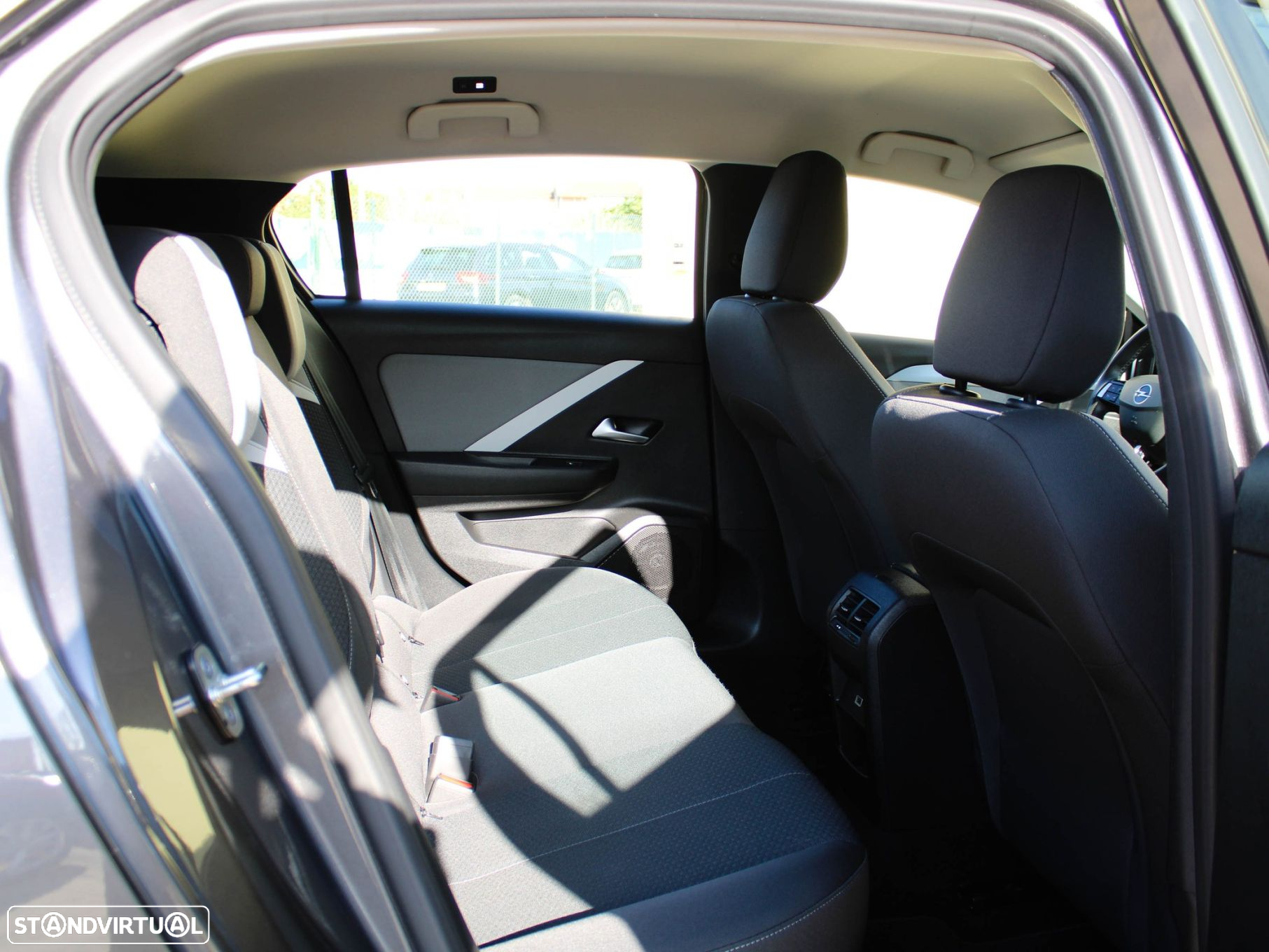Opel Astra 1.6 T PHEV Business - 44