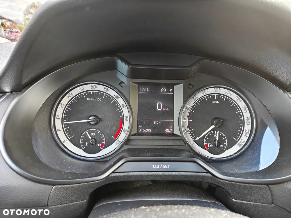 Skoda Octavia 1.6 TDI Style DSG - 2