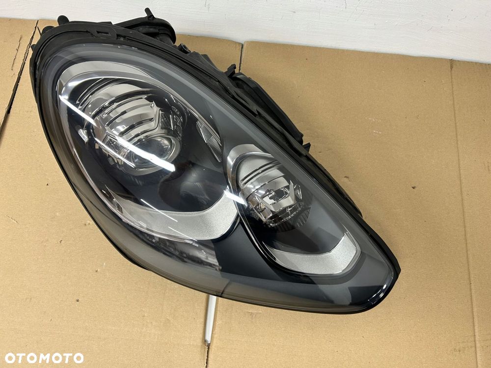porsche cayenne 7p lift lampa przód prawa - 9