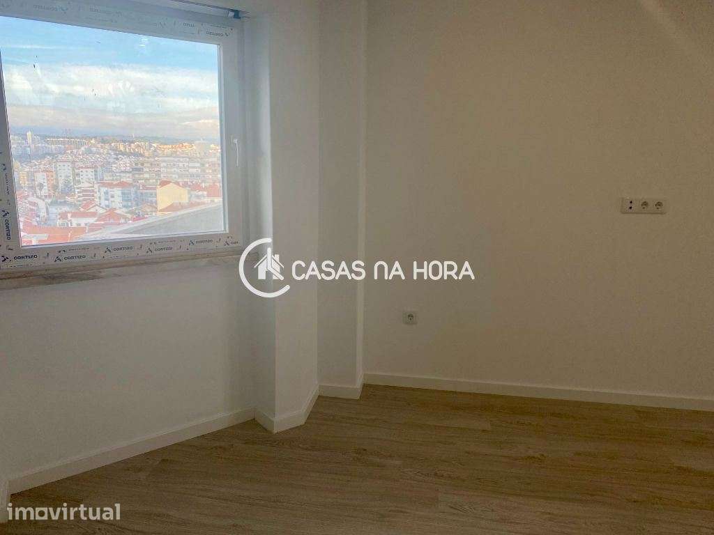 Atelier / Estúdio a estrear, no Laranjeiro, em zona central, na Pra... - Grande imagem: 5/22