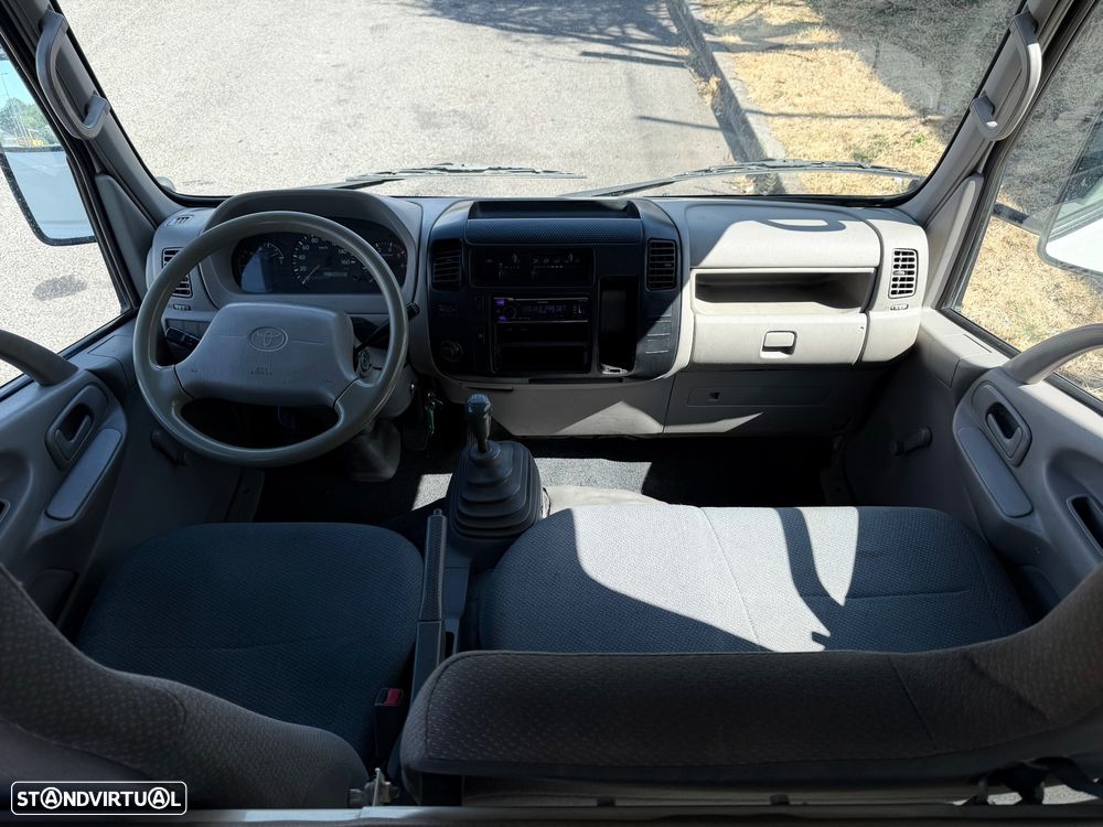 Toyota DYNA - 12