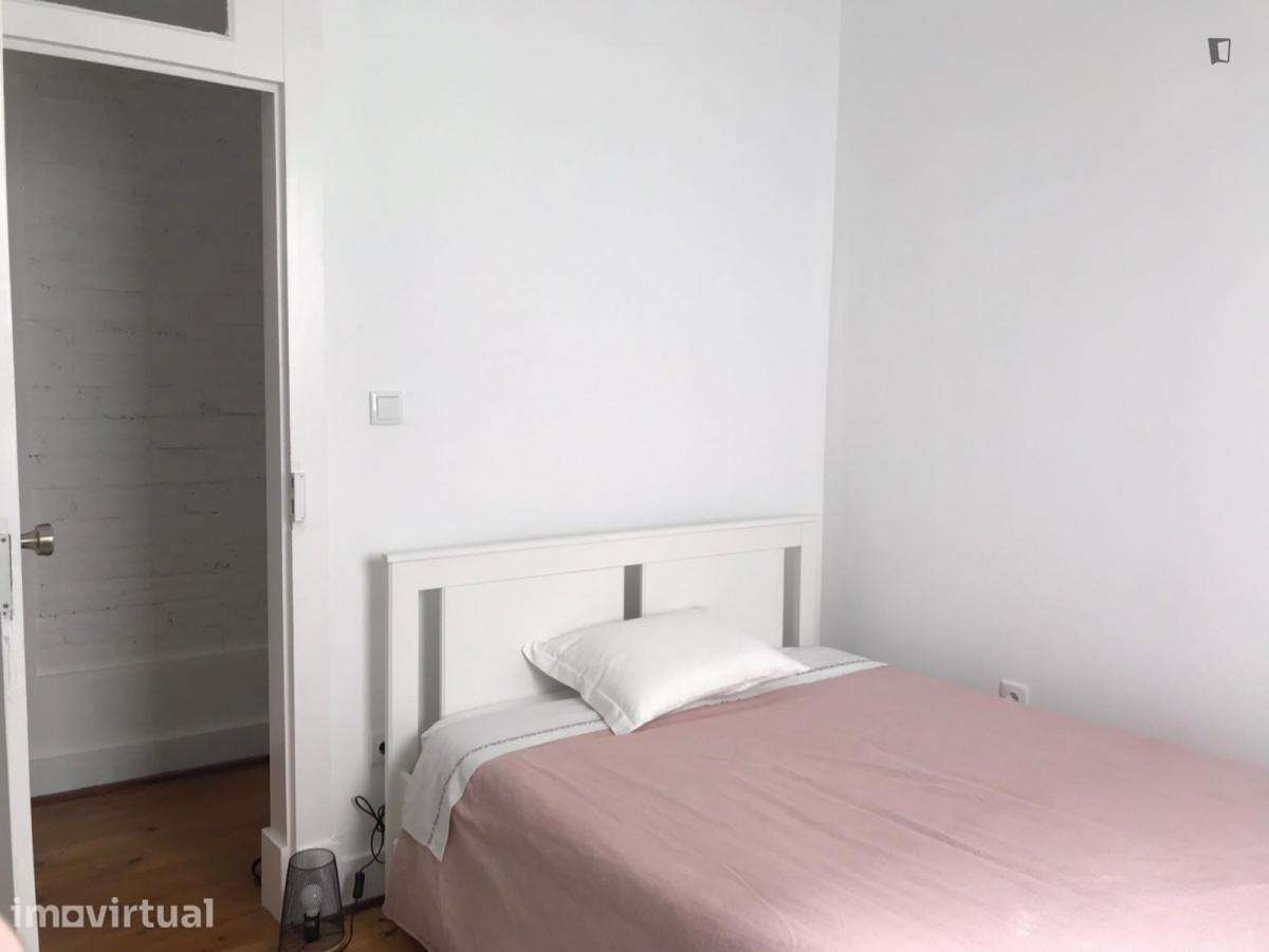 Quarto - localizado em Aveiro - Grande imagem: 2/24