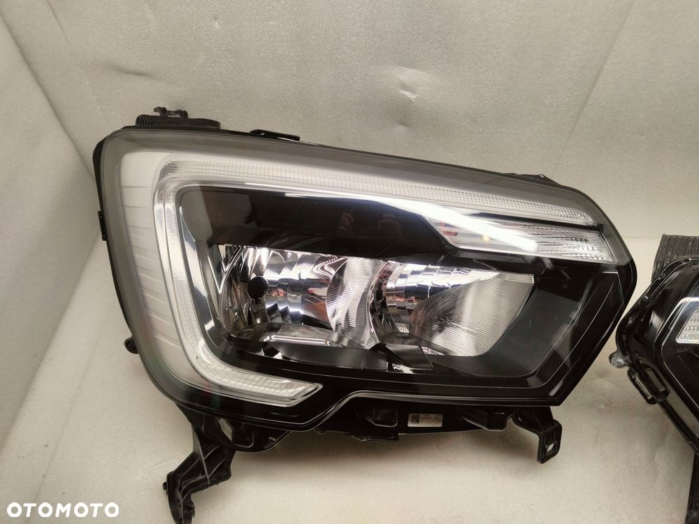 renault master iv komplet lamp zw z ledem 260105567r, 260607867r - 2