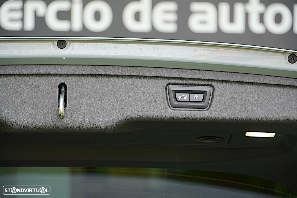 BMW 330 e Pack Desportivo M Auto - 15