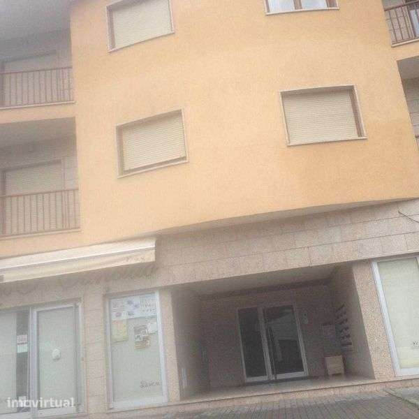 Apartamento T1 com Garagem Frente Universidade em Bragança - Grande imagem: 3/9