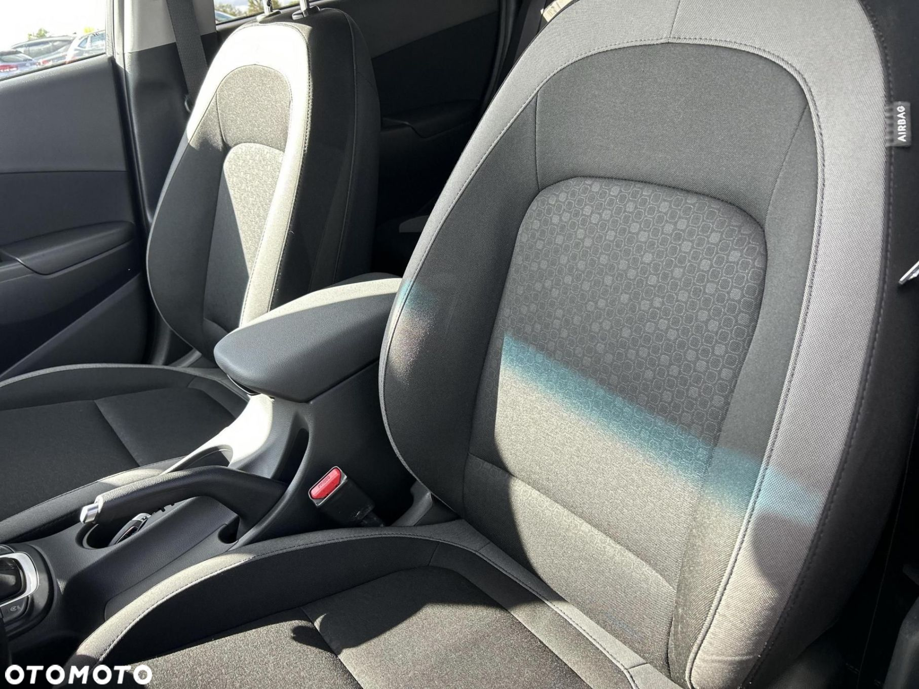 Hyundai Kona - 12
