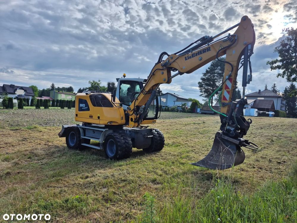 Liebherr A 910 - 9
