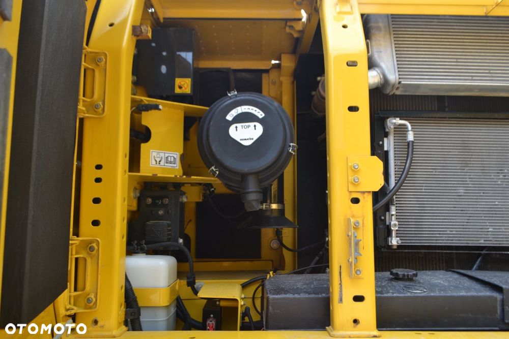 Komatsu PC210LC-11 - 32