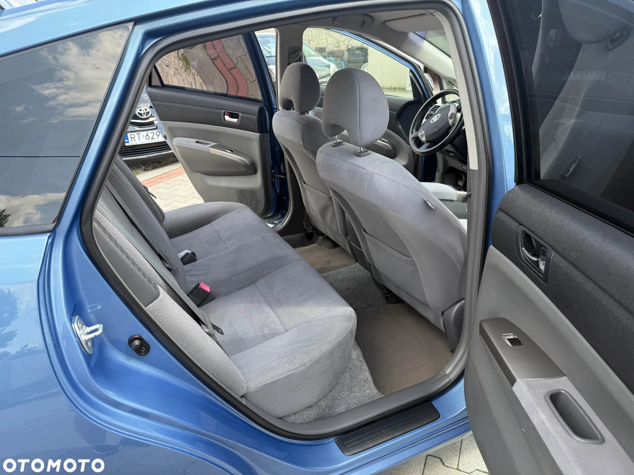 Toyota Prius (Hybrid) Executive - 23