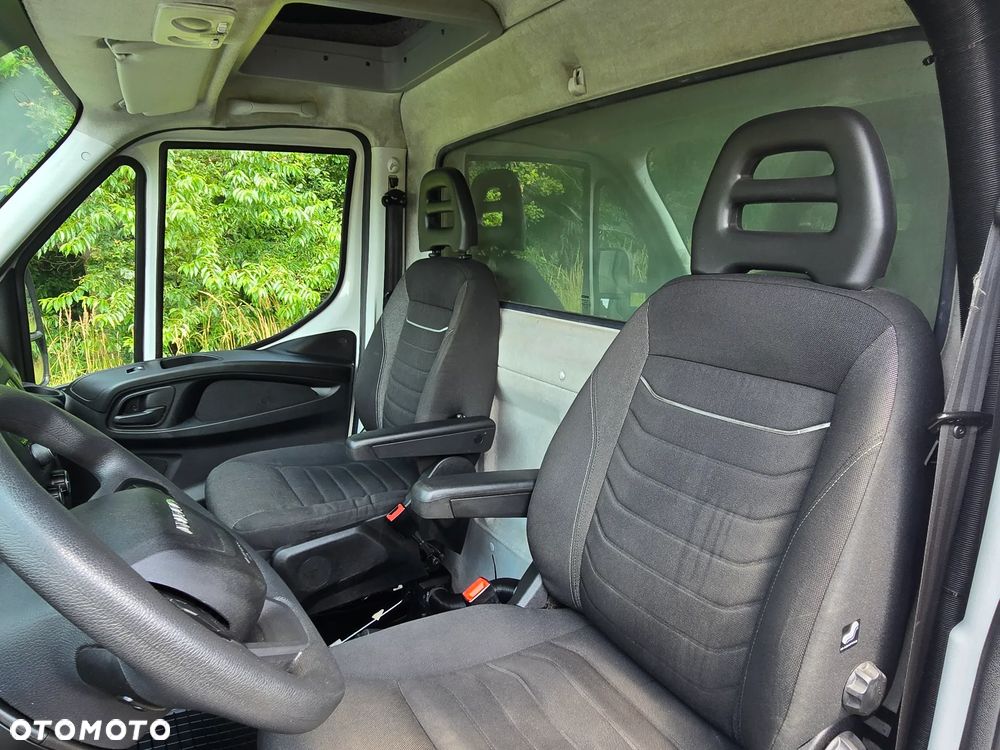 Iveco DAILY 35S HI-MATIC Automat , 2023r, Bezwypadkowy, 10 EP, Salon PL , ASO BURTO FIRANA,KLIMA ,WEBASTO,  Fotel kierowcy pneumatyczny - 9