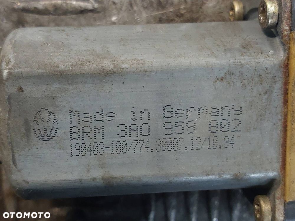MECHANIZM PODNOŚNIK SZYBY PRAWY PRZÓD ELEKTRYCZNY PASSAT B4 3A0959802 - 3