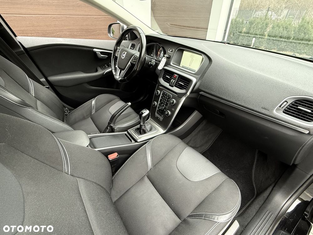 Volvo V40 D2 Drive-E Momentum - 25