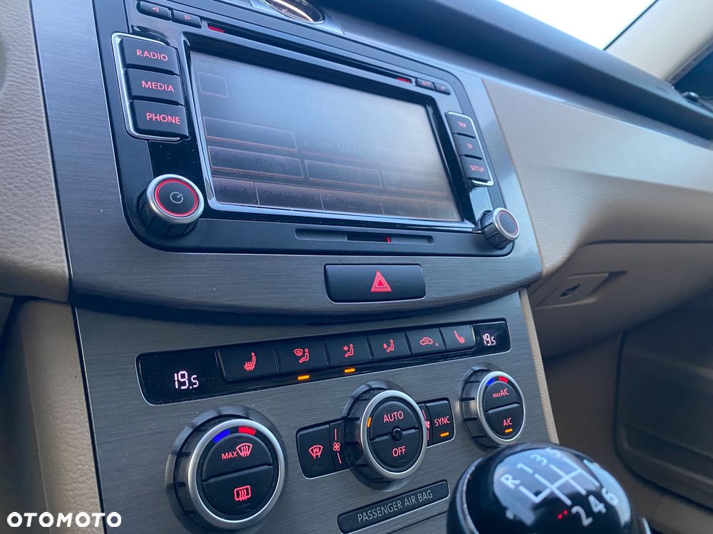 Volkswagen Passat - 17