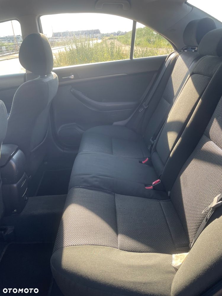 Toyota Avensis - 7