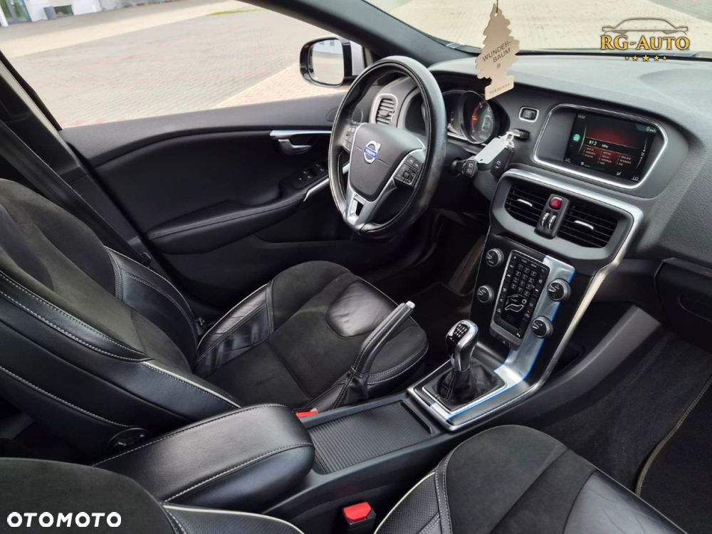 Volvo V40 - 24