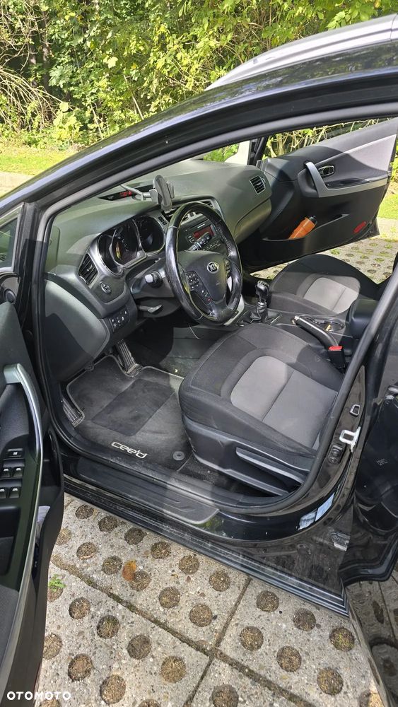 Kia Ceed - 11