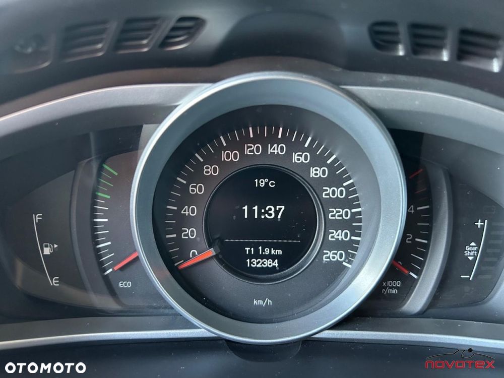 Volvo V40 D2 Drive-E Momentum - 16