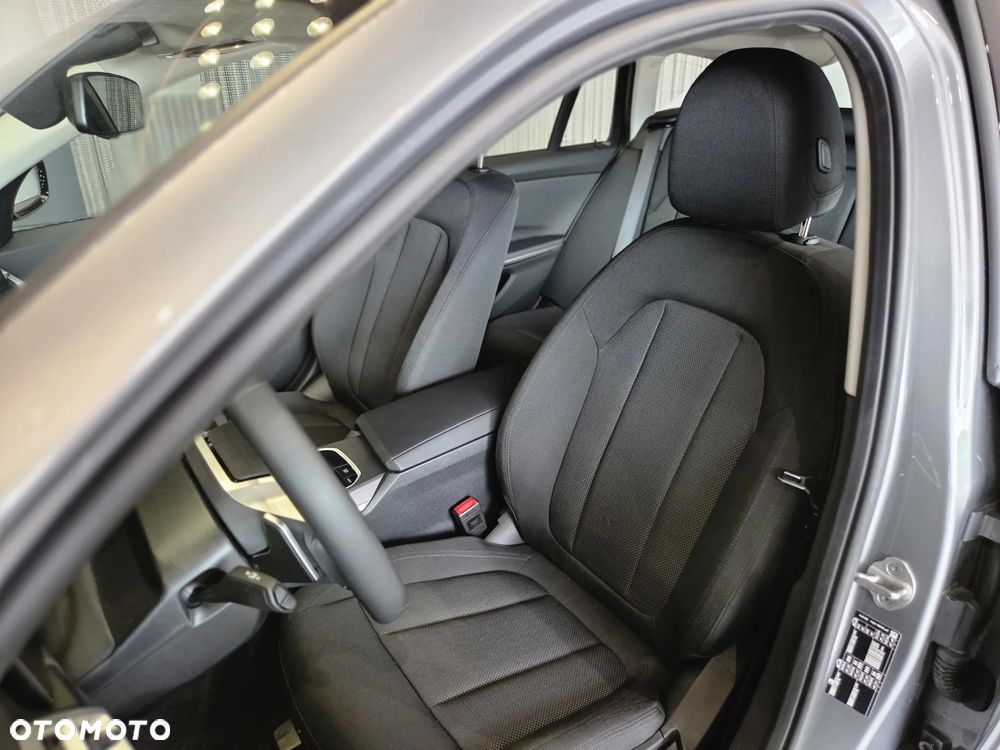 BMW Seria 3 318d MHEV - 12