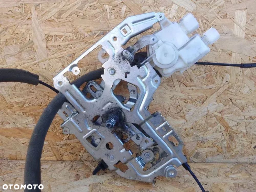 Zamek Drzwi Przesuwnych Prawy Master III Movano B NV400 8200766631 - 2