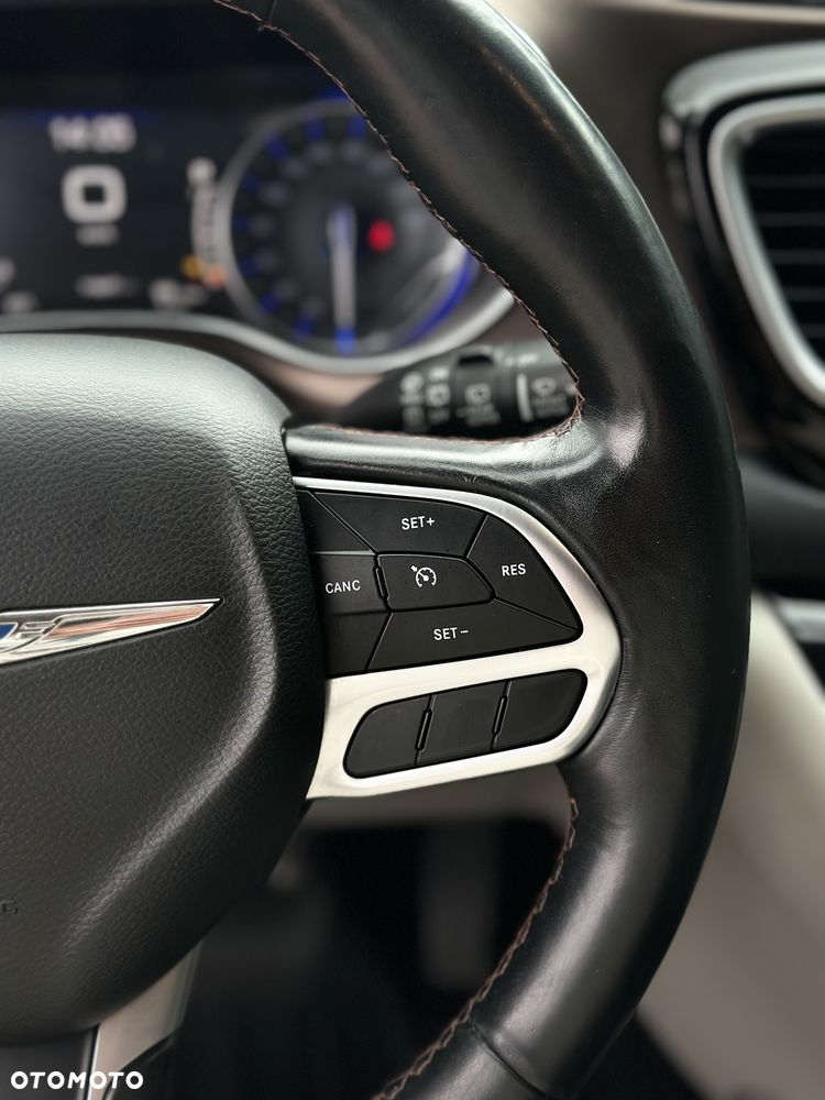 Chrysler Pacifica - 29
