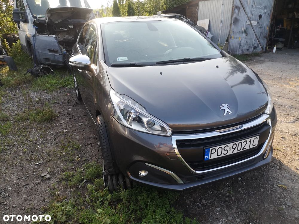 Peugeot 208 - 5