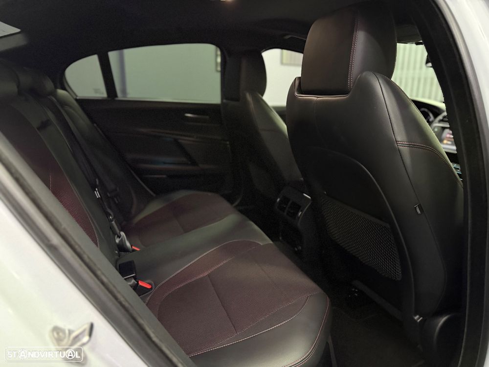 Jaguar XE 2.0 D R-Sport - 10