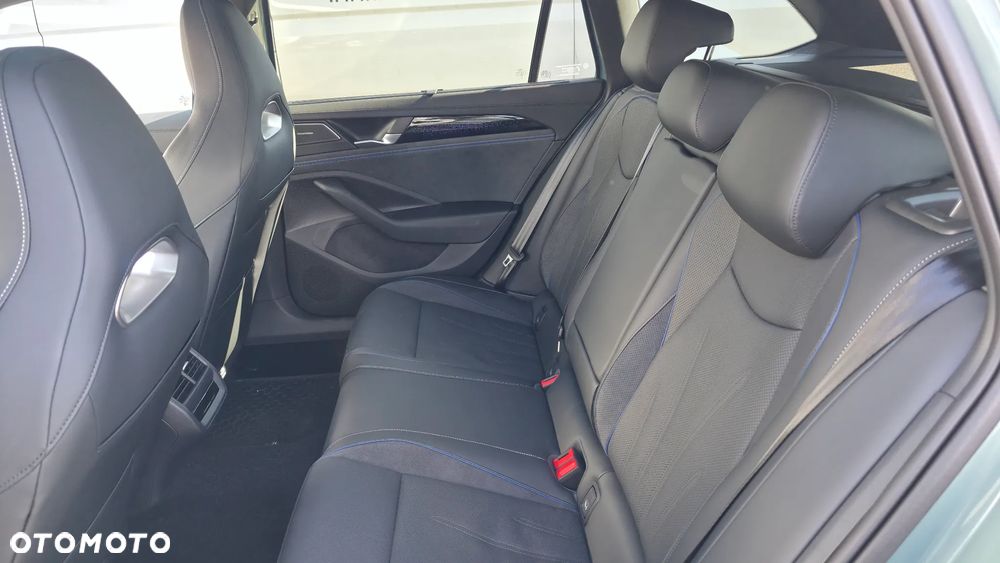 Volkswagen Passat Variant 2.0 TDI SCR 4Mot R-Line DSG - 14