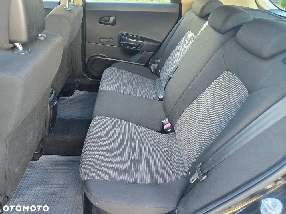 Kia Ceed - 13