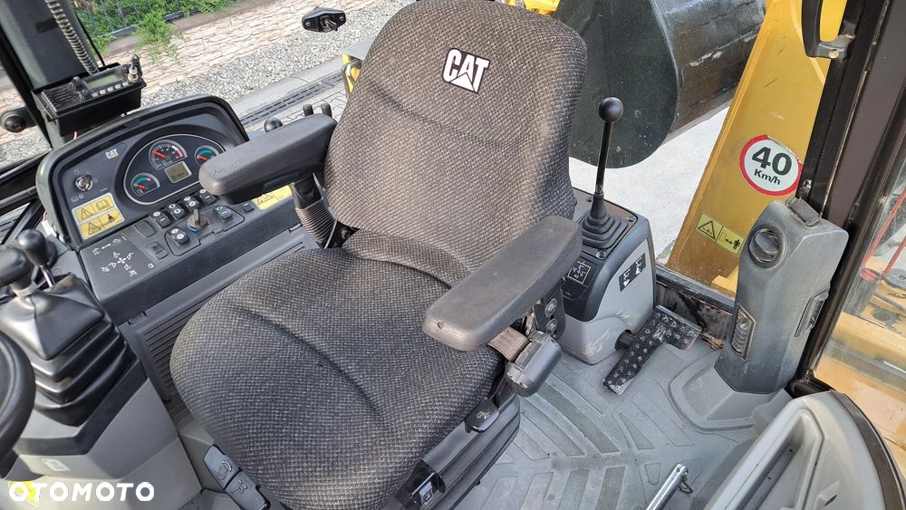 Caterpillar 428F - 8
