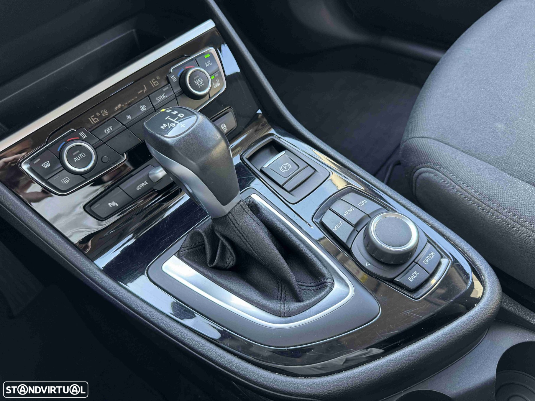 BMW 225xe Active Tourer - 11