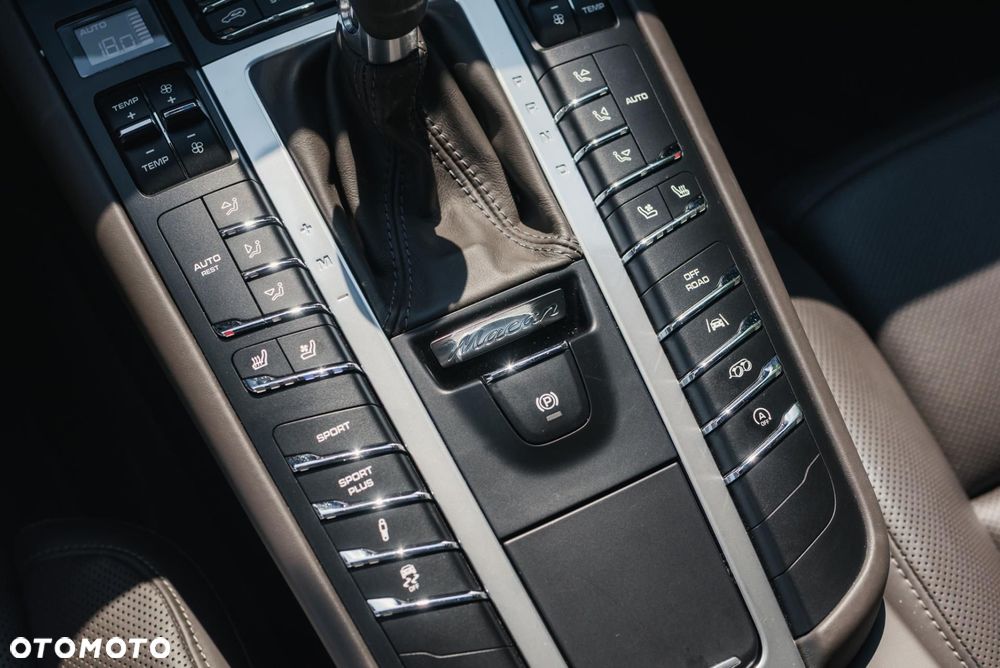 Porsche Macan Turbo - 22