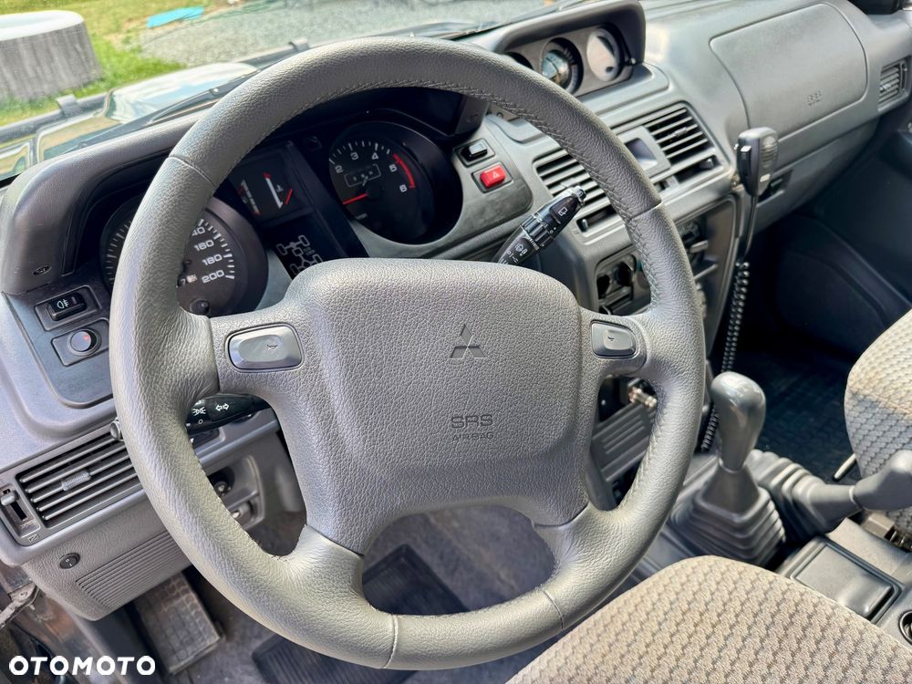 Mitsubishi Pajero - 18