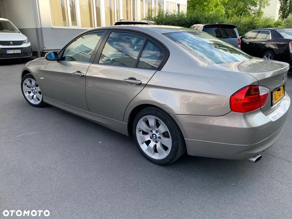 BMW Seria 5 520i - 14