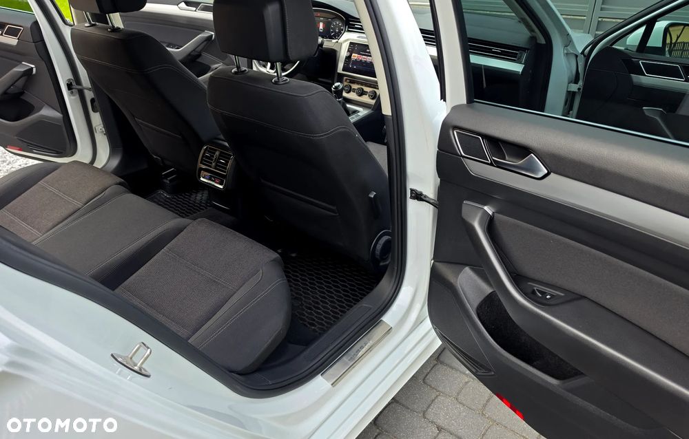 Volkswagen Passat - 23
