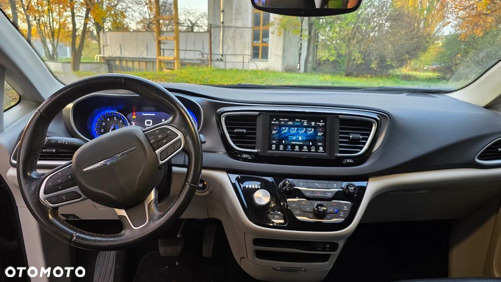 Chrysler Pacifica - 15