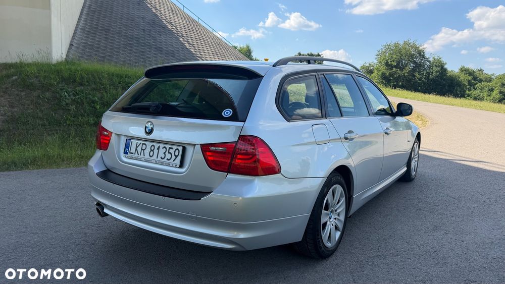 BMW Seria 3 320d xDrive - 24
