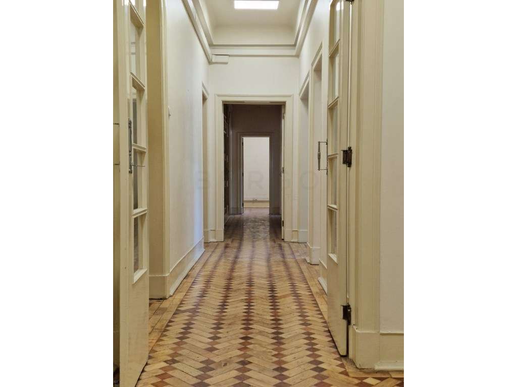 Apartamento de 4 quartos, 7 divisões assoalhadas, junto ao parque E... - Grande imagem: 2/43