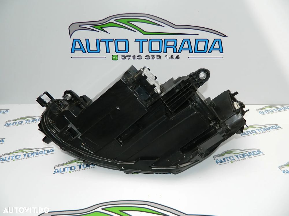 Far Led VW Passat an 2025 2026 cod 3J1941006 - 8