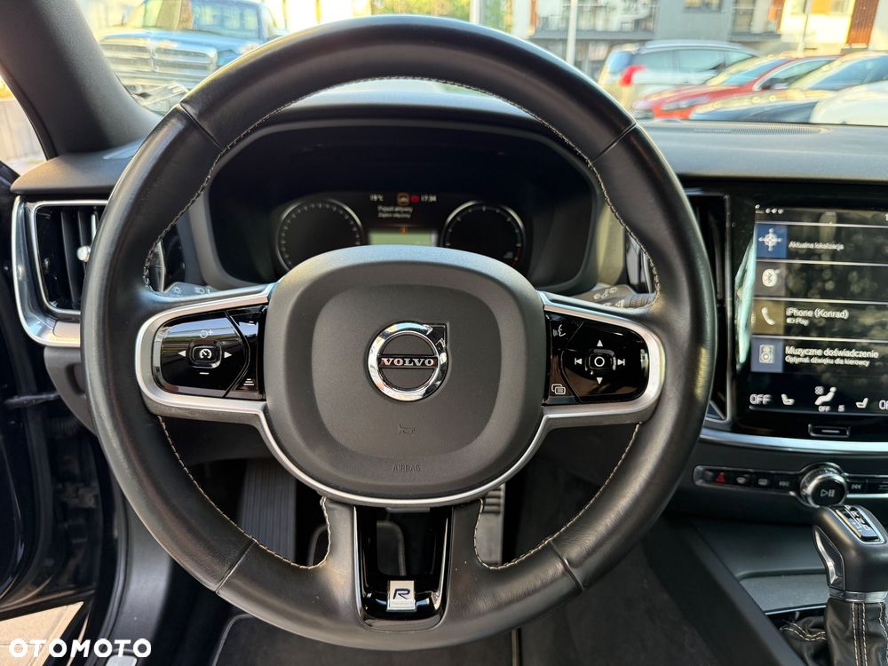 Volvo V60 D4 R-Design - 22