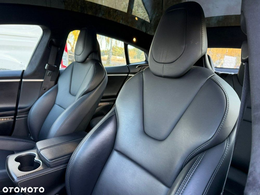 Tesla Model S - 6
