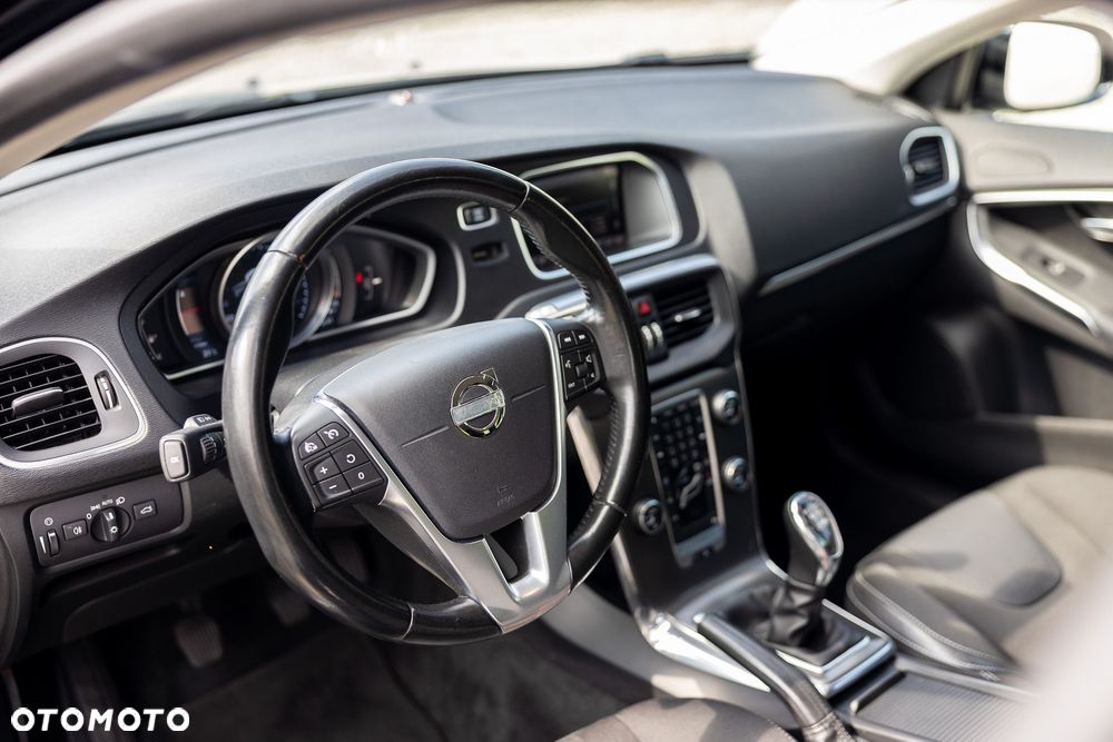 Volvo V40 T3 Momentum - 13