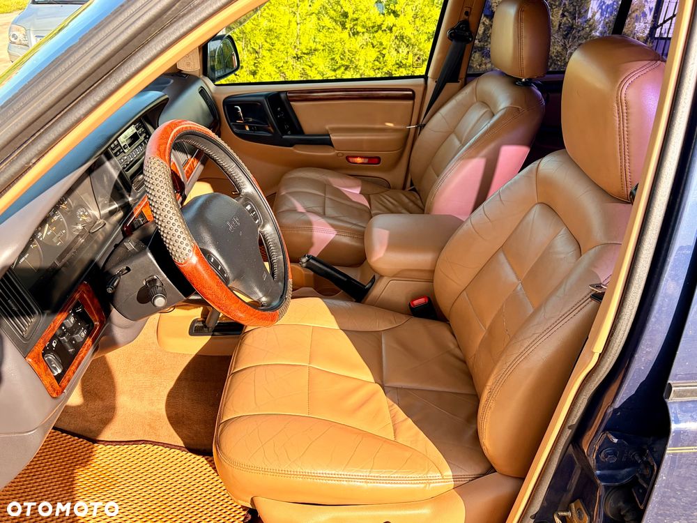 Jeep Grand Cherokee - 12