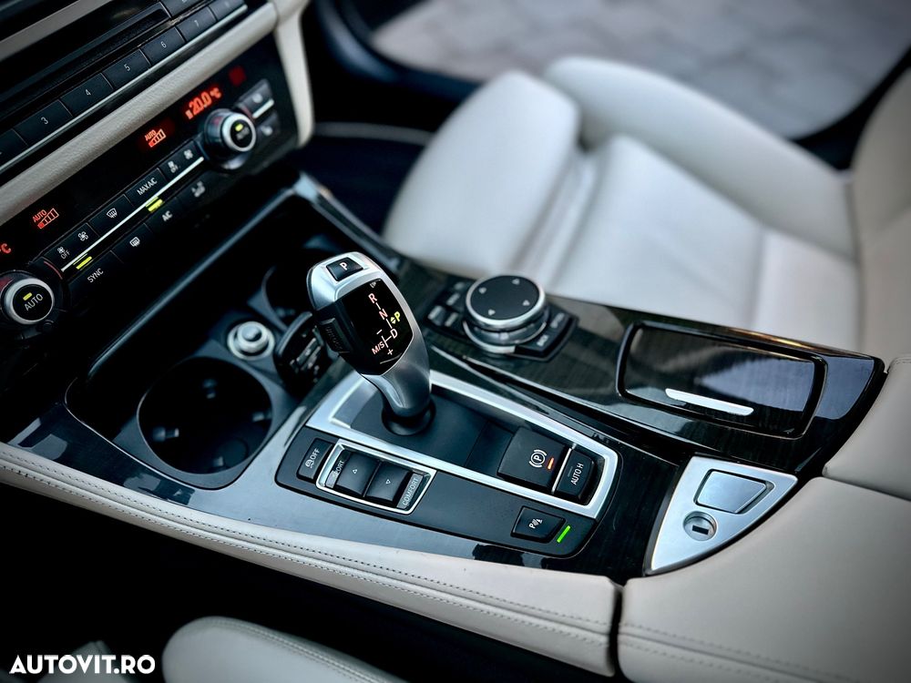 BMW Seria 5 520d Aut. Luxury Line - 14
