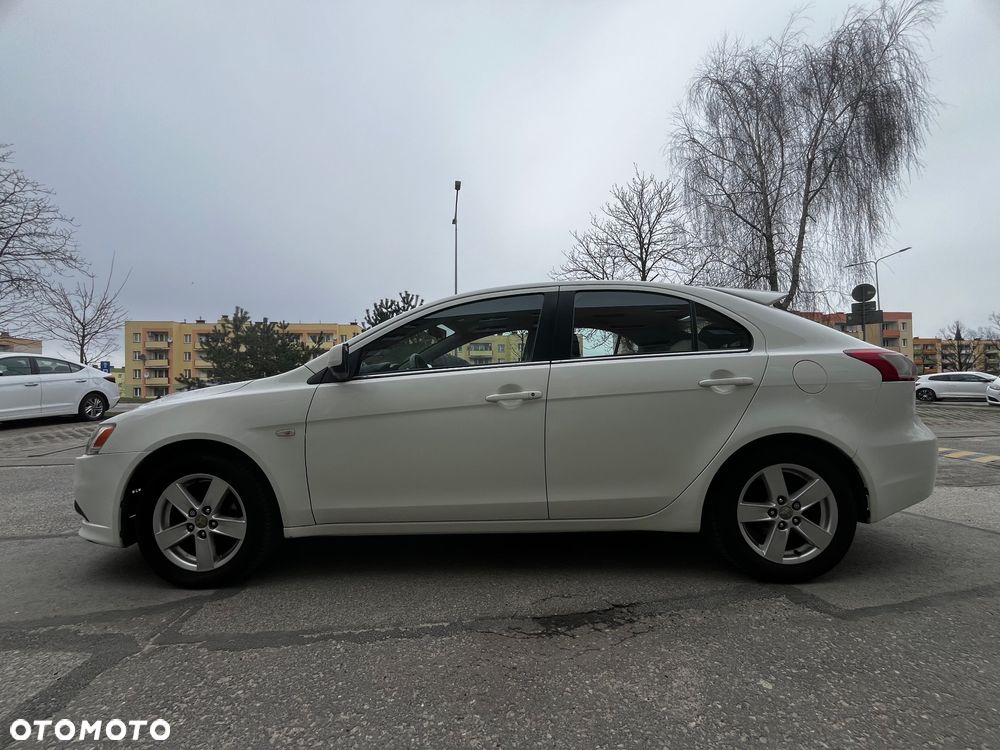 Mitsubishi Lancer 1.8 Invite - 3