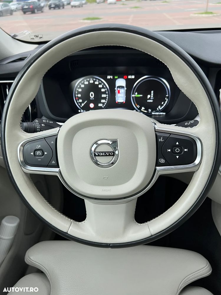 VOLVO XC60 2019 — imagine 7